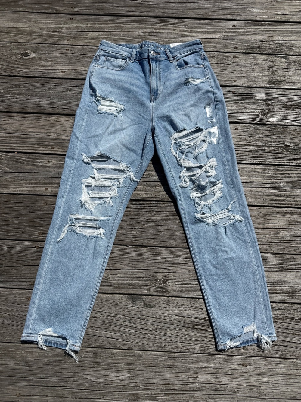 American Eagle Curvy Mom Jeans High Rise Regular Light Wash Distressed